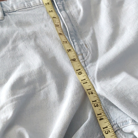 Lauren Ralph Lauren Women's Medium-Wash Denim Shorts with Frayed Hem. Size 22 W - Picture 12 of 15